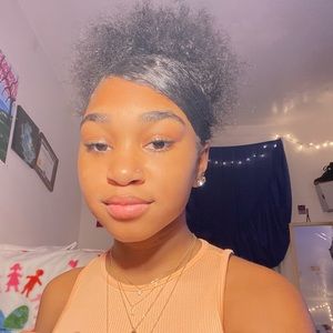 Meet your Posher, Nadia